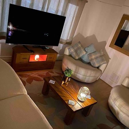 Spacious 2 Bed Apartment, Close To Village Shops Cardiff Exteriör bild