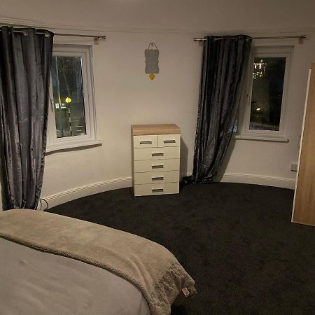 Spacious 2 Bed Apartment, Close To Village Shops Cardiff Exteriör bild