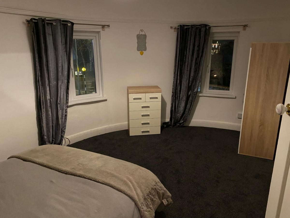 Spacious 2 Bed Apartment, Close To Village Shops Cardiff Exteriör bild