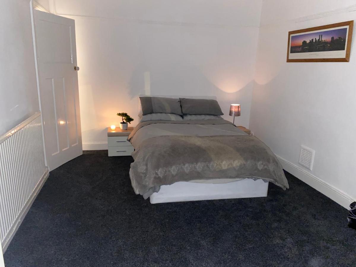 Spacious 2 Bed Apartment, Close To Village Shops Cardiff Exteriör bild