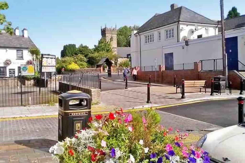 Spacious 2 Bed Apartment, Close To Village Shops Cardiff Exteriör bild