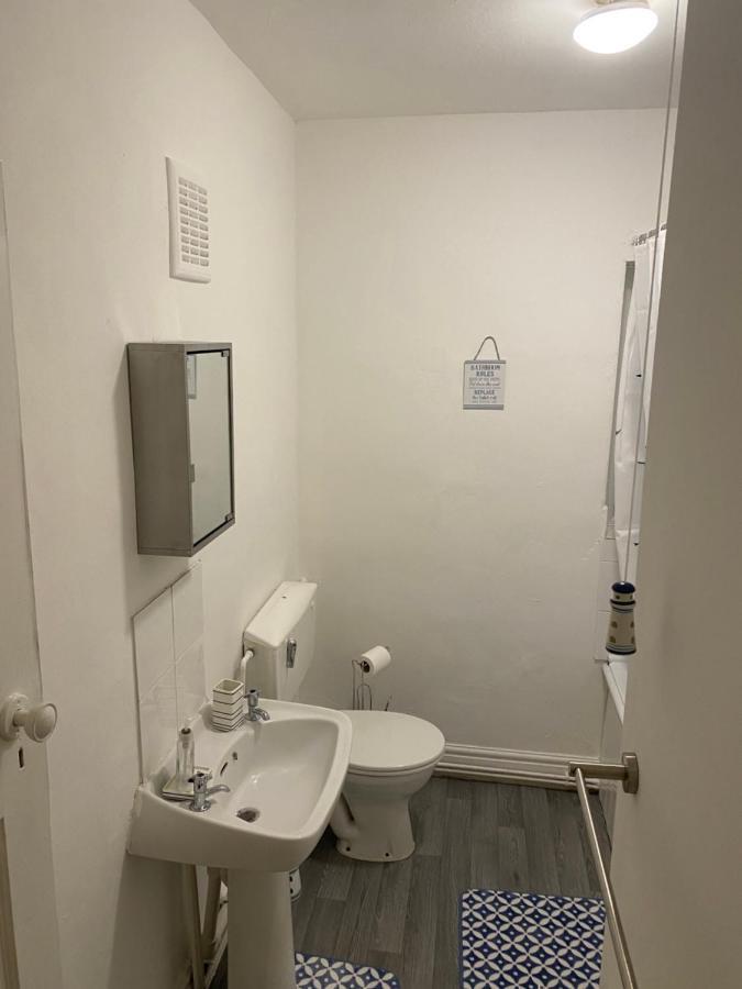 Spacious 2 Bed Apartment, Close To Village Shops Cardiff Exteriör bild