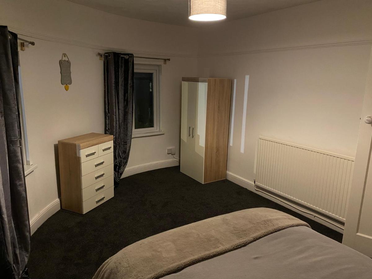 Spacious 2 Bed Apartment, Close To Village Shops Cardiff Exteriör bild