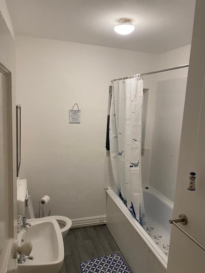 Spacious 2 Bed Apartment, Close To Village Shops Cardiff Exteriör bild