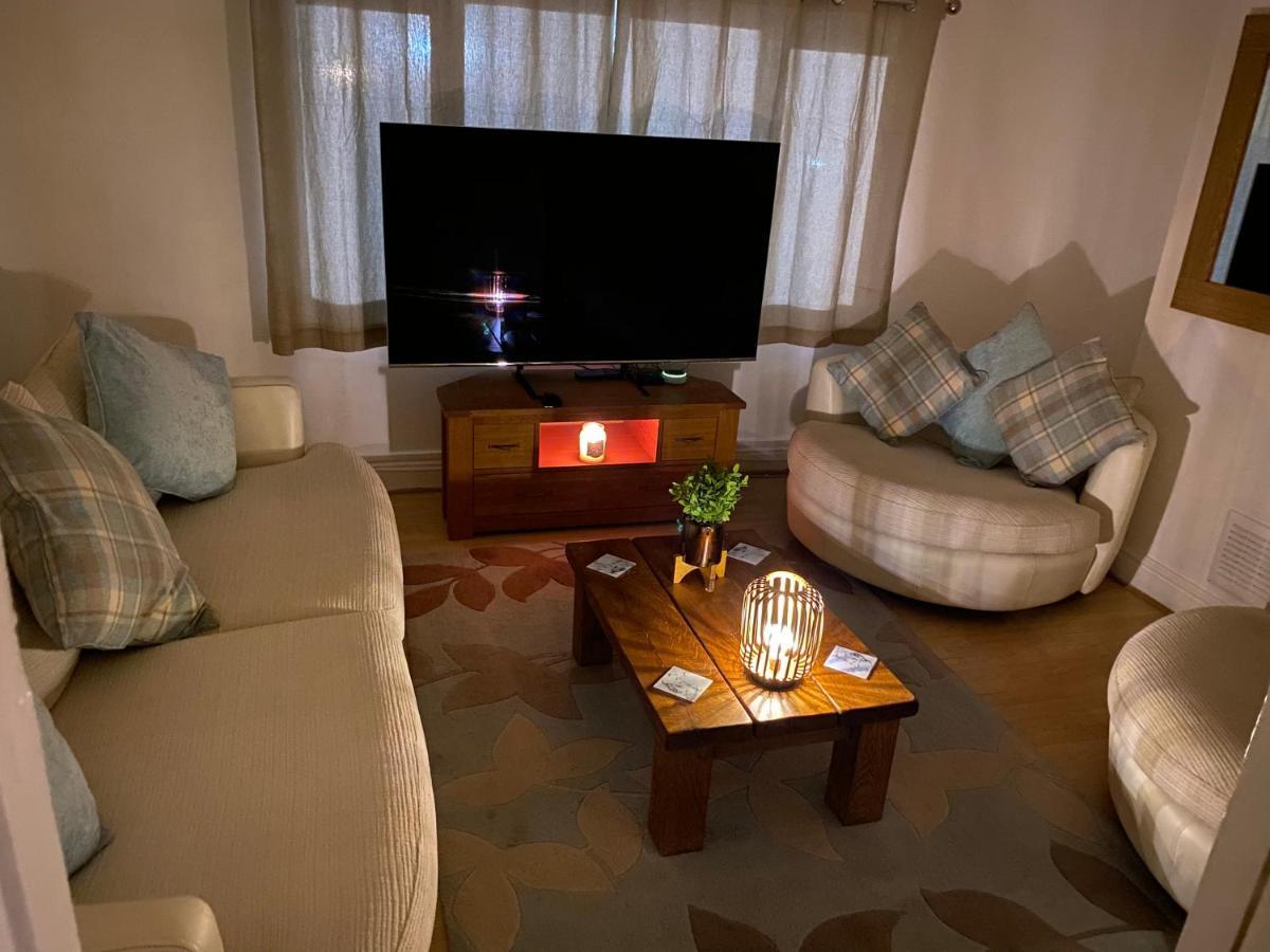 Spacious 2 Bed Apartment, Close To Village Shops Cardiff Exteriör bild