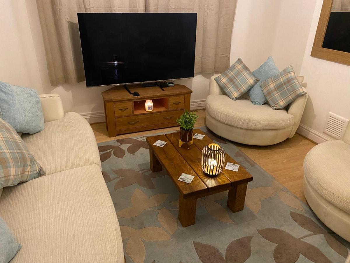 Spacious 2 Bed Apartment, Close To Village Shops Cardiff Exteriör bild
